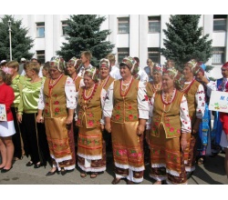 Участницы в национальных костюмах