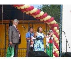 Выступление участников праздника
