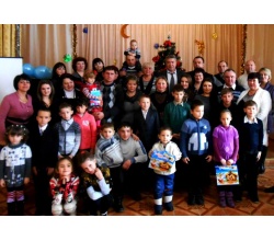 Родини отримали подарунки й щирі привітання від керівництва району та шефів, продемонстрували свої таланти та вміння