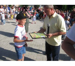День захисту дітей у Сватовому 2017 р. Під час нагородження.