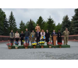 Слава воїнам - землякам! <br>9 травня у Сватовому відбулися урочистості з нагоди святкування 72-ї річниці Перемоги у Великій Вітчизняній війні. Виступ Сватівського міського голови Є.В. Рибалко.