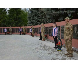 Слава воїнам - землякам! <br>9 травня у Сватовому відбулися урочистості з нагоди святкування 72-ї річниці Перемоги у Великій Вітчизняній війні