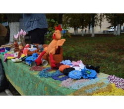 2 вересня 2017 р. День міста. Цього дня виставка поєднала у собі минуле і сучасність — сватівські майстри та майстрині представили на розсуд сватівчан не тільки старовинні предмети побуту, а й сучасні вироби, які усі бажаючі мали змогу купити для свого користування — роботи з бісеру, обереги, вироби з дерева, в’язані іграшки, намальовані картини та картини з бісеру.