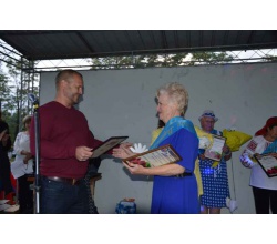 В рамках святкування Дня міста відбувся ще один конкурс «Пані Сватівчанка». Під час нагородження.
