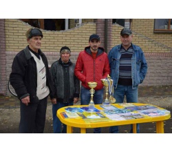 22 жовтня на майдані Злагоди відбулася обласна виставка товариства голубівників та інших представників фауни.<br>Незважаючи на дощ, виставка зібрала найпристрасніших любителів пернатих та велику кількість їх прихильників. Цього року у заході взяли участь 32 учасника з Красного Лиману, Троїцького, Лисичанська, Сватового та з сіл Сватівського району - Нижньої Дуванки, Петрівки та Мілуватки. Голубівники зібралися не лише з метою показати своїх улюбленців, а й зробити обмін чи продати птахів. Паралельно на виставці можна було побачити курочок з півнями, перепелів, цесарок, качок, гусей, індиків, кроликів, чайку китайську та шиншил.