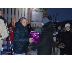 Калейдоском новорічних свят для дітлахів, які проживають на віддалених вулицях 2016 рік. Нагородження подарунків багатодітним родинам.