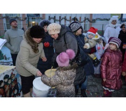 22 грудня відбулося відкриття міської ялинки. Під час святкування приватні підприємці привітали дітвору та передали колективам дошкільних навчальних закладів міста подарунки.