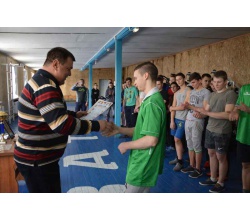 Традиційні змагання з силових видів спорту, присвячені 74-й річниці визволення м.Сватове та Сватівського району від німецько-фашистських загарбників та памяті генерала-майора В.О.Герасимова 2017 р. Під час нагородження.