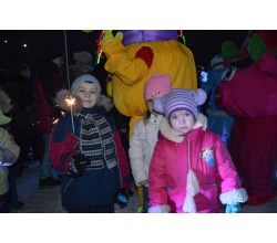 Урочисте відкриття Різдвяного містечка 2016 р. Міська ялинка засяяла новорічними вогнями.