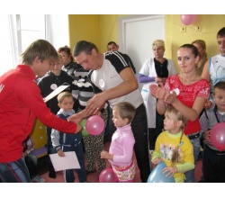 Нагородження грамотами. Свято Мама тато і я - спортивна ми сім
