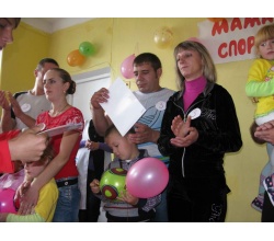 Нагородження батьків та дітей почесними грамотами. Свято Мама тато і я - спортивна ми сім