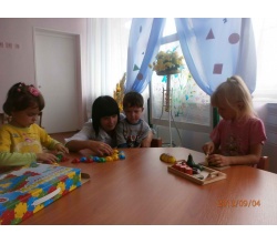 Діти зайняті цікавими іграми. Група короткотривалого дня.