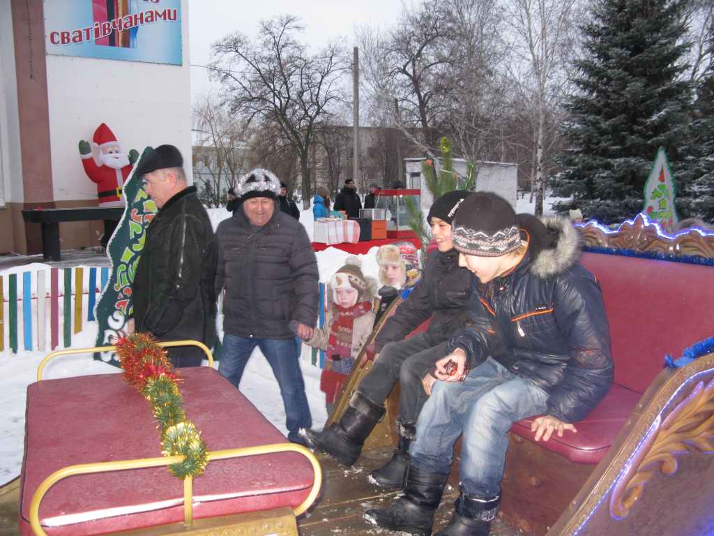 біля Сватівської міської ради пройшло відкриття «Різдвяного містечка»