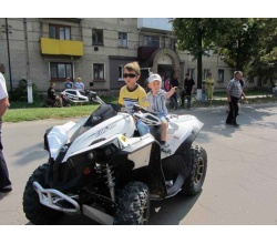 Фото дети на квадроцикле праздник мото - велопробег в Сватово 2013 год