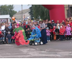 Фото на святі візочків. День міста Сватове 2013 рік.