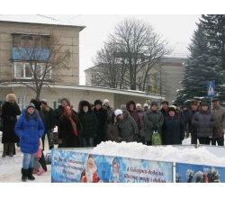 Сватівчани під час виступу сватівського колективу художньої самодіяльності. Місто Сватове 2013 рік.