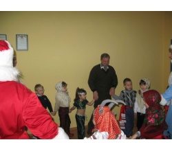 Мер Сватове з дітьми на Старий Новий рік в міській раді. 2013 рік