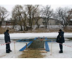 Купання в ополонці на свято водохрещення 2013 рік
