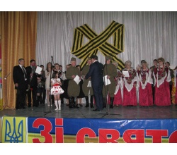 Церемонія вручення нагород на фестивалі воєнної пісні в Сватове, присвяченому Дню Захисника Вітчизни