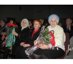 Гості, присутні на святкуванні міжнародного жіночого дня в Сватове 2013