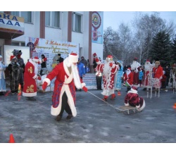 4 січня 2015 року міським клубом культури та дозвілля за підтримки колективів дитячих садочків, проведено парад Дідів Морозів