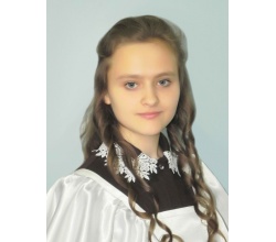Надія Шапталова – випускниця Нижньодуванської ЗОШ. Була активною учасницею театрального гуртка. У вільний час займається бісероплетінням, грою на фортепіано, читанням, любить шити. Захоплюється біологією та хімією. В майбутньому мріє стати вчителем біології . Переможець обласного конкурсу «Іду з дитинства до Тараса» , районного фестивалю імені Т.Г.Шевченка. У 2011-2012 н.р. посіла ІІ місце в районних олімпіадах з біології та екології.