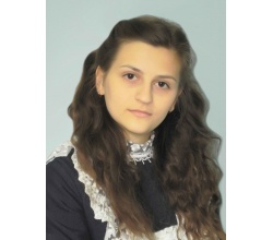Шудра Лілія – розумна, кмітлива, енергійна, завжди прийде на допомогу. Відповідальна, вихована дівчина. Переможниця предметних олімпіад з математики, біології та української мови, Міжнародних мовно-літературних конкурсів, постійна учасниця районних та обласних фестивалів. У майбутньому мріє поєднувати точні науки із мистецтвом.